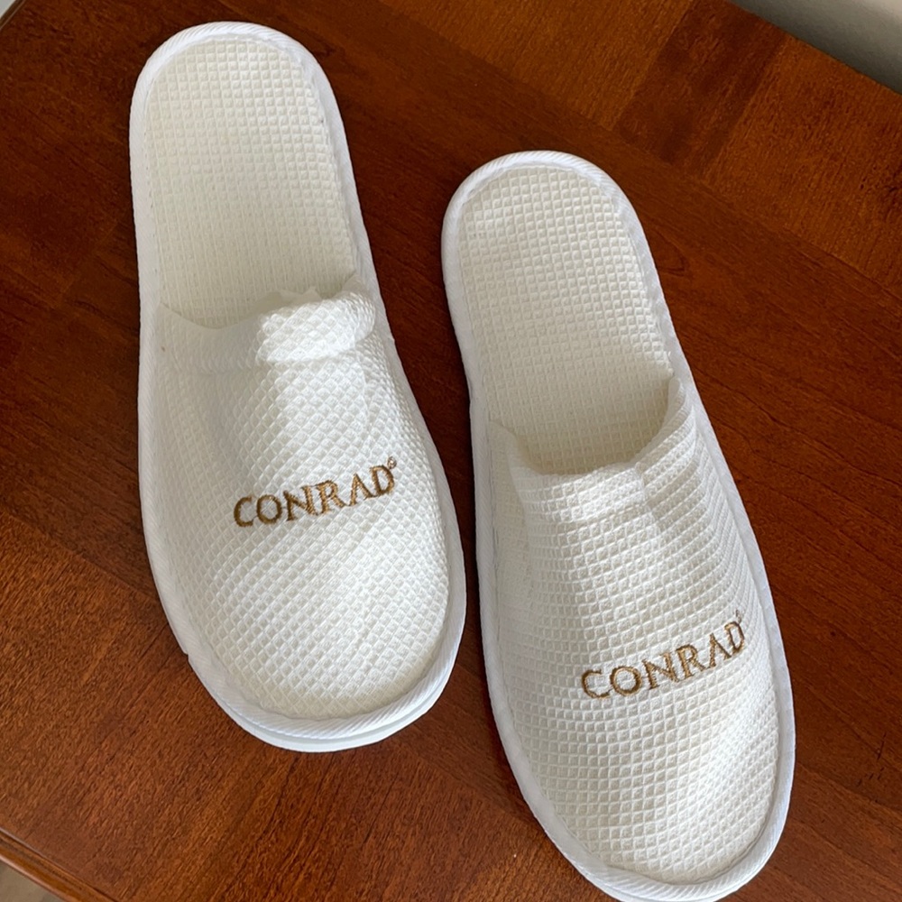 Conrad Hotel waffle slippers brand new